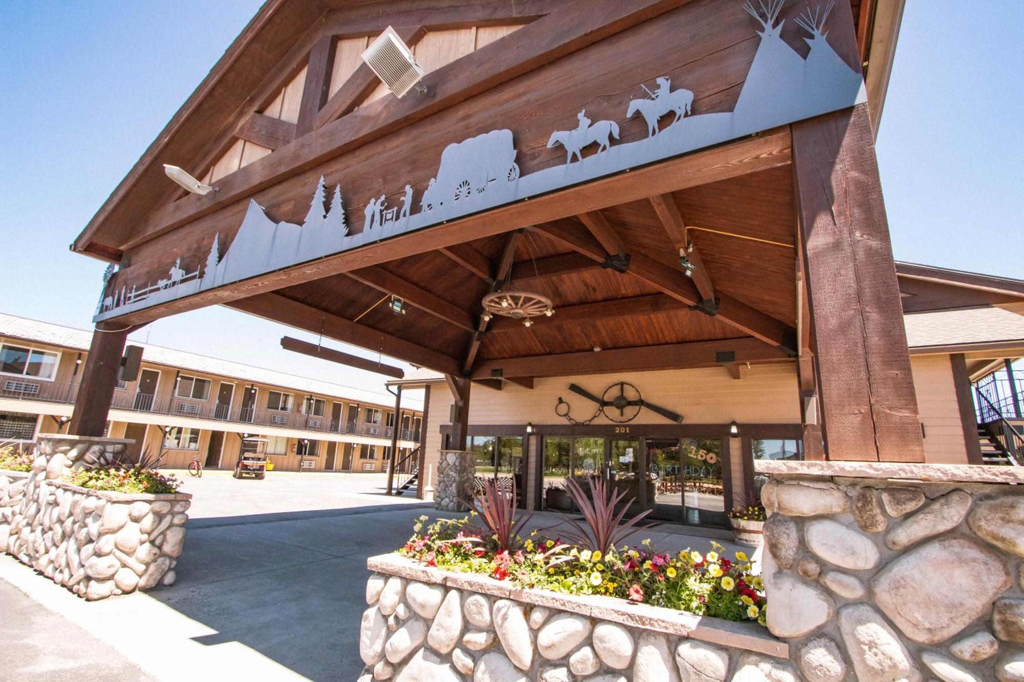 Brandin' Iron Inn West Yellowstone Exterior photo